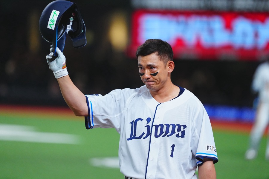 引退試合で安打を放った西武・栗山巧【写真：荒川祐史】