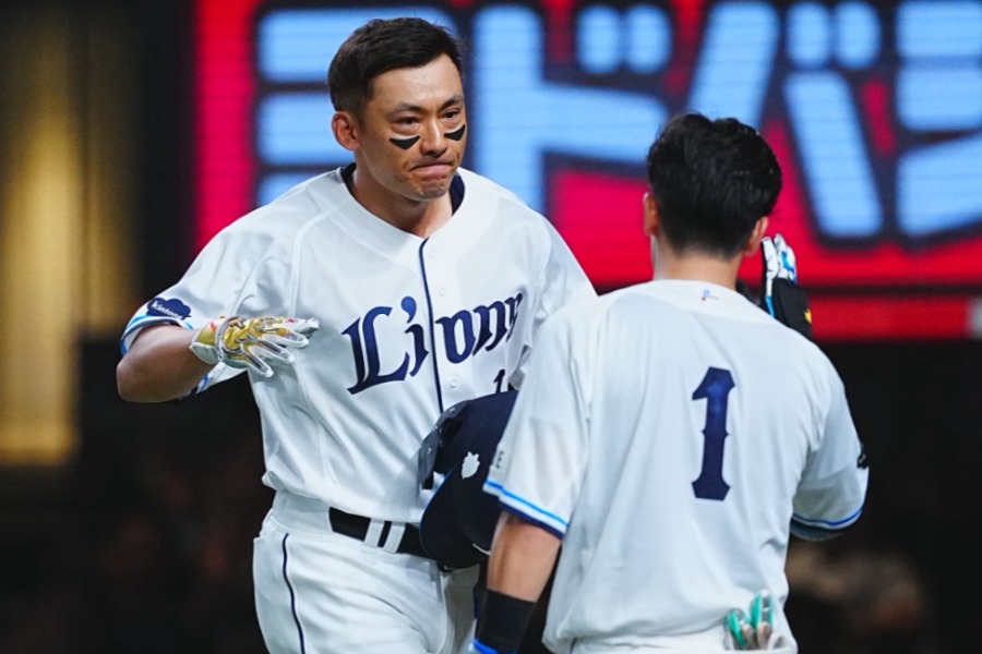 引退試合で安打を放った西武・栗山巧【写真:荒川祐史】