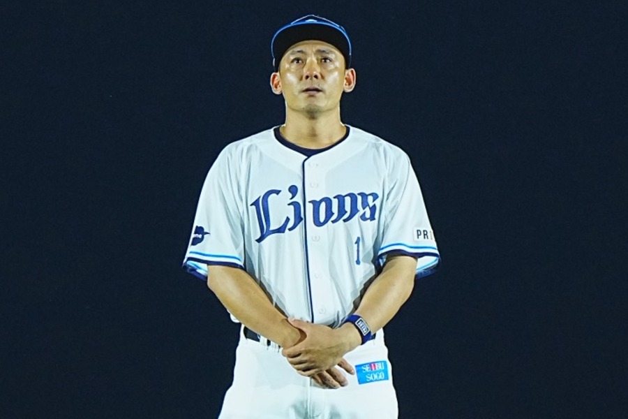引退セレモニーに望んだ西武・栗山巧【写真：荒川祐史】