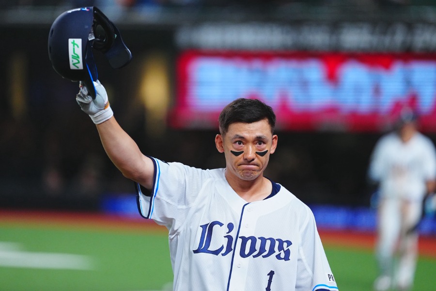 楽天戦に出場した西武・栗山巧【写真：荒川祐史】