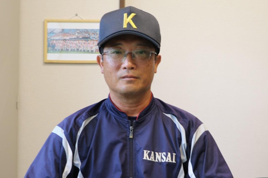 インタビューに応じた関大・小田洋一監督【写真：神吉孝昌】