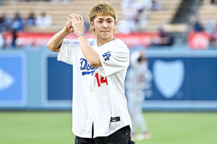 ドジャース戦の始球式に登場した「Number_i」の岸優太さん【写真：MLB公式Xより】