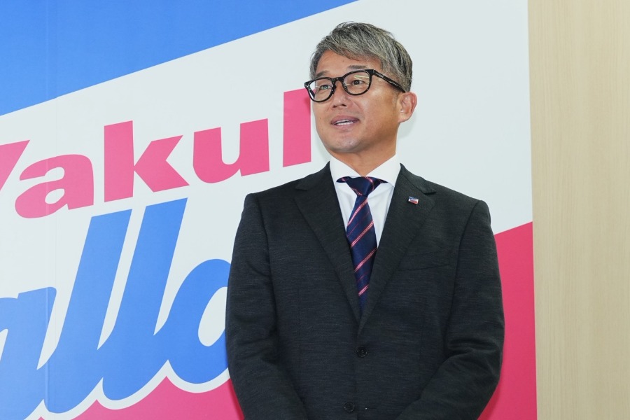 引退会見に出席したヤクルト・石川雅規【写真:小林靖】