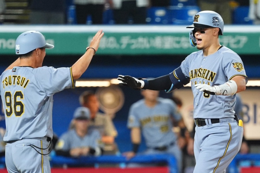 阪神・佐藤輝明【写真:小林靖】