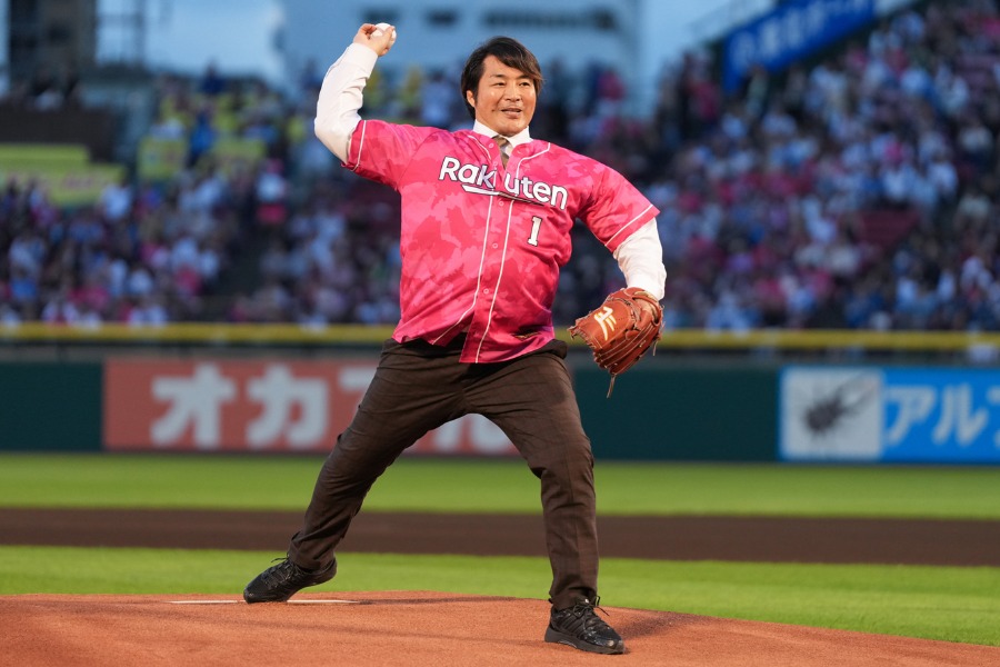 セレモニアルピッチに挑んだ棚橋弘至さん【写真提供：(C)Rakuten Eagles】