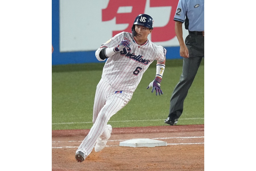 ヤクルトでは偉大な背番号をつけてプレーした【写真：産経新聞社】