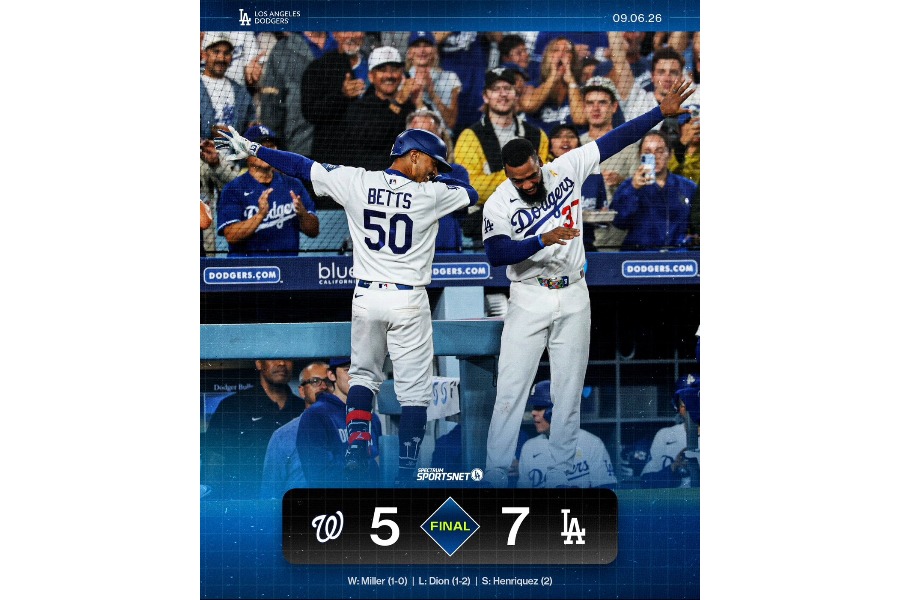 ポーズを披露するムーキー・ベッツ(左)とテオスカー・ヘルナンデス【画像:SportsNetLAのXより】