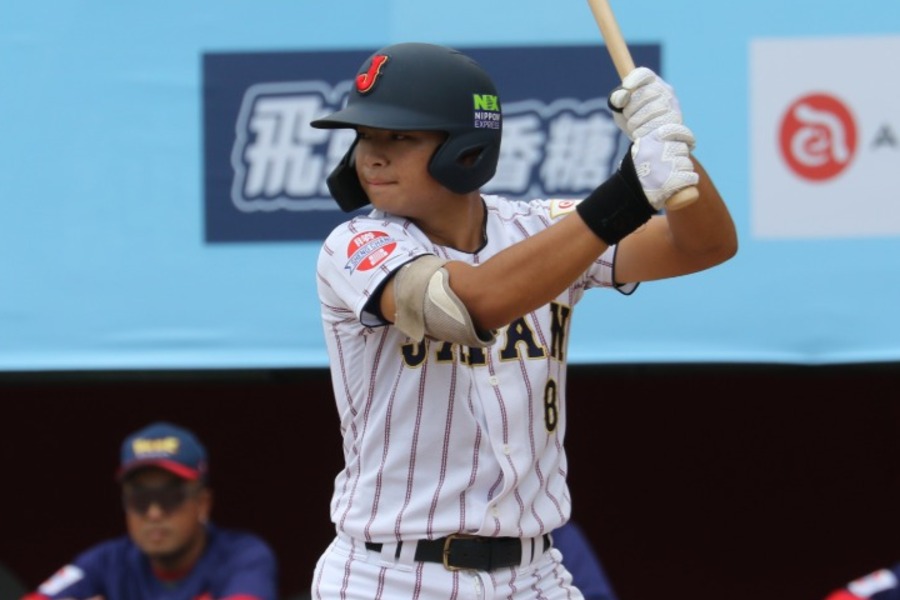 「2番・中堅」で先発した侍U-18代表・石田雄星【写真：神吉孝昌】