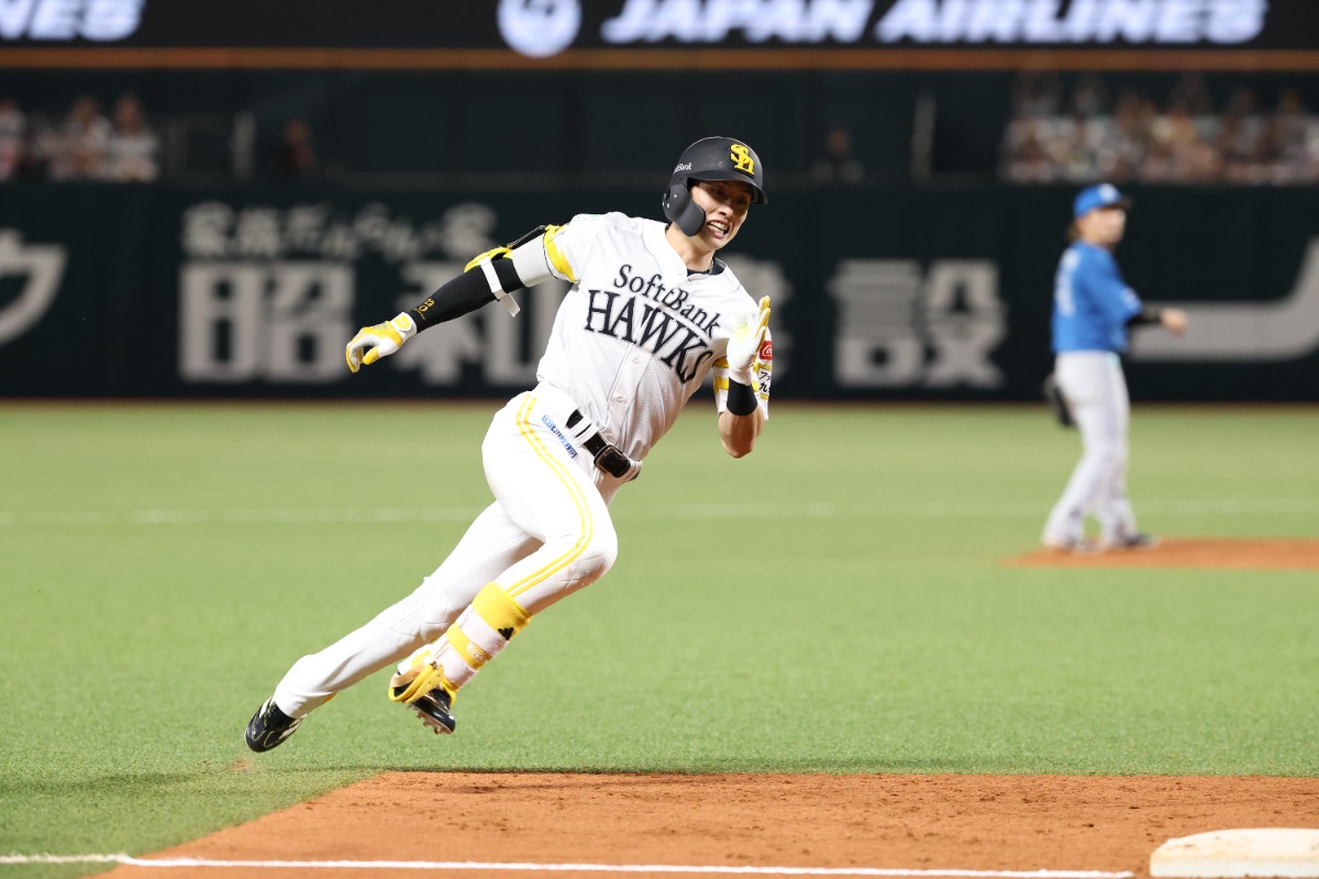 ランニング本塁打を放ったソフトバンク・周東佑京【写真:栗木一考】