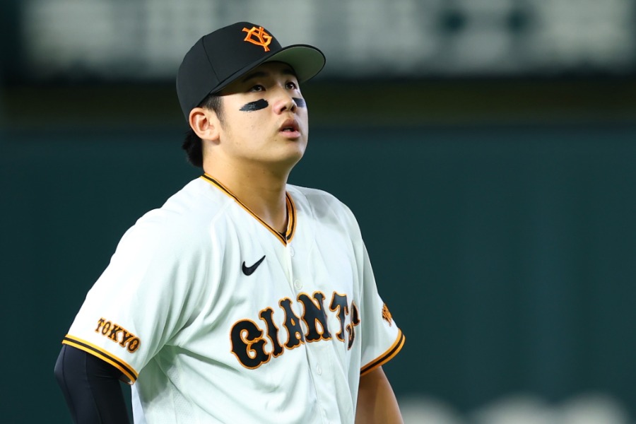 中日戦に出場した巨人・石塚裕惺【写真：加治屋友輝】