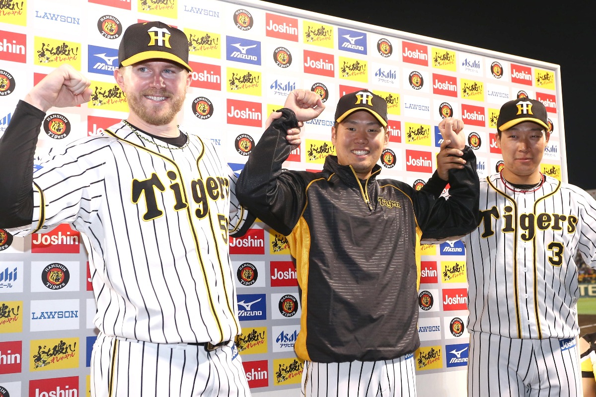 在籍1年ながら阪神ファンに「PJ」として愛された（写真左）【写真提供：産経新聞社】