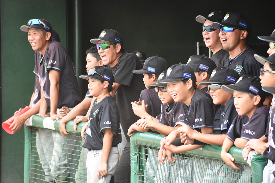 笑顔あふれる大阪オールスターズJr.のベンチ【写真：高橋幸司】
