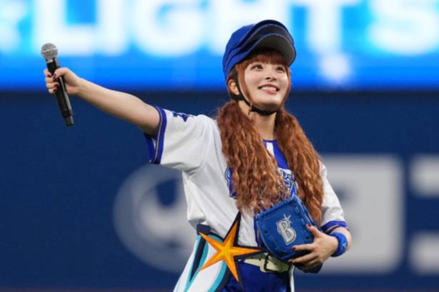 始球式に登場したきゃりーぱみゅぱみゅさん【写真:井上学】