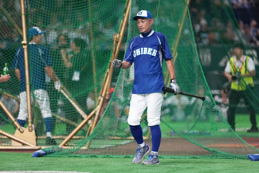 フリー打撃を行った「KOBE CHIBEN」のイチロー氏【写真:井上学】