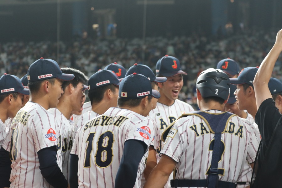 12日の試合前の声出しの様子(右端が鈴木悠悟)【写真:神吉孝昌】
