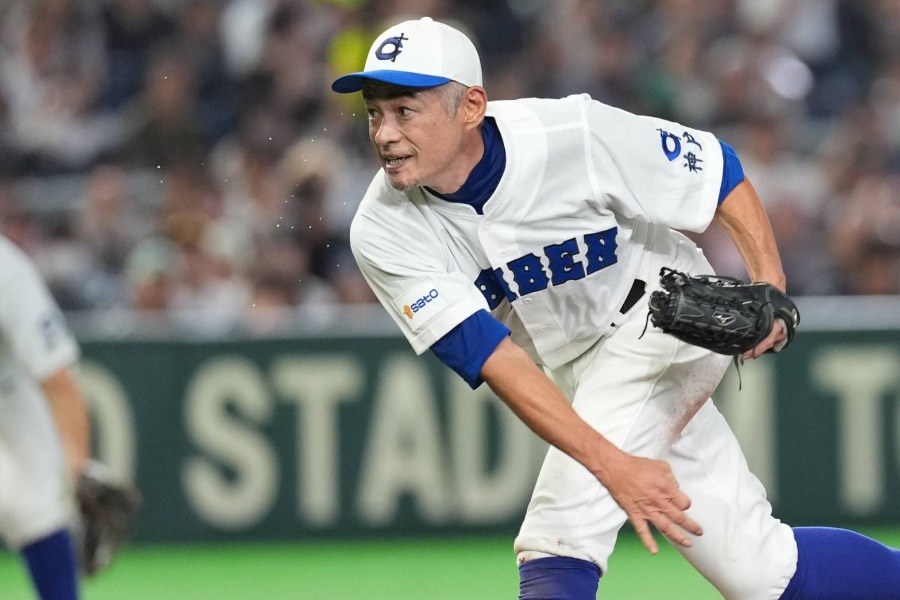 「1番・投手」で先発したKOBE CHIBENのイチロー氏【写真：井上学】
