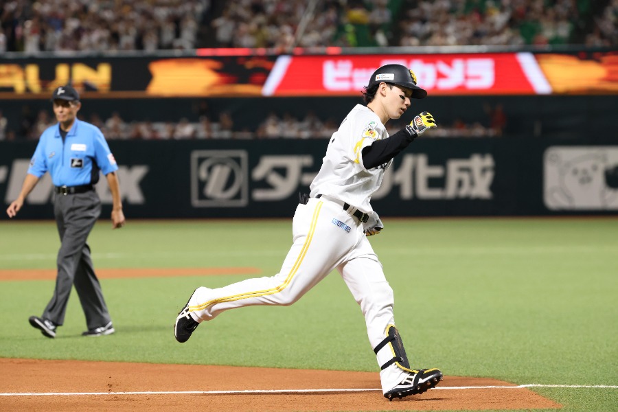 26号2ランを放ったソフトバンク・正木智也【写真：栗木一考】