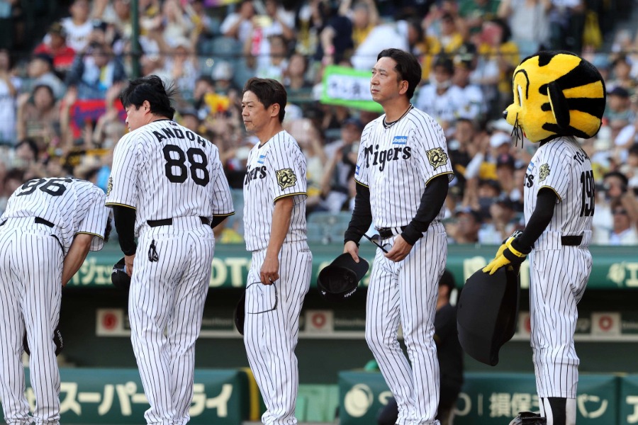 阪神ナイン【写真：栗木一考】