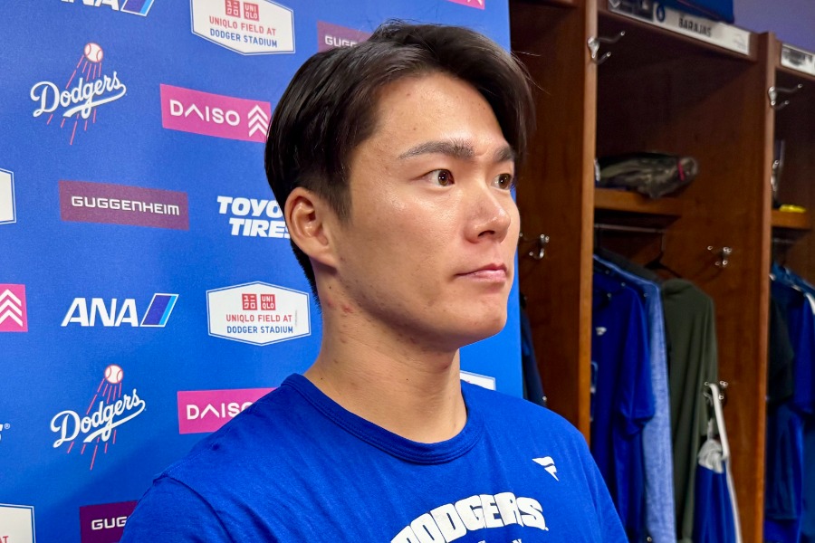 試合後、取材に応じたドジャース・山本由伸【写真:小谷真弥】