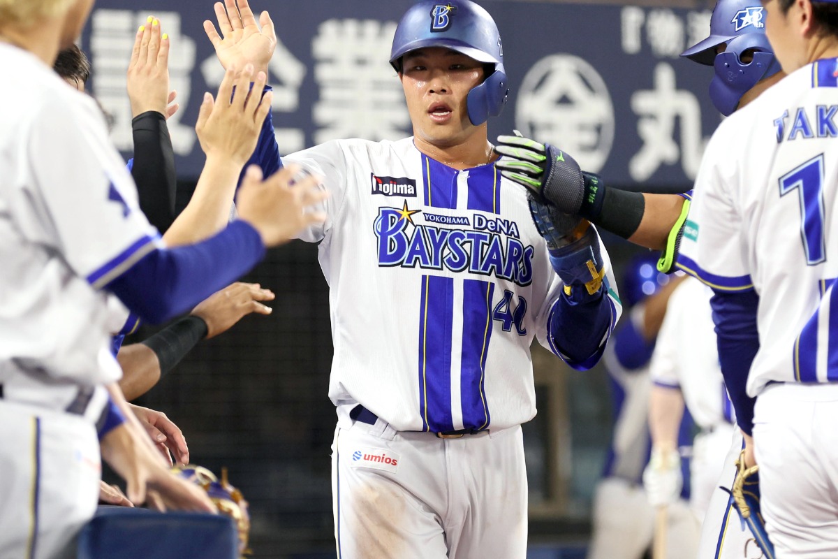 DeNA移籍後、長距離砲として開花の兆しを見せている井上朋也【写真：井上学】　