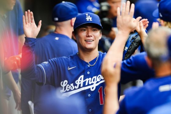 山本由伸への“愛情炸裂”　ド軍282億円男が突如の日本語…7回0封に「よくやった」