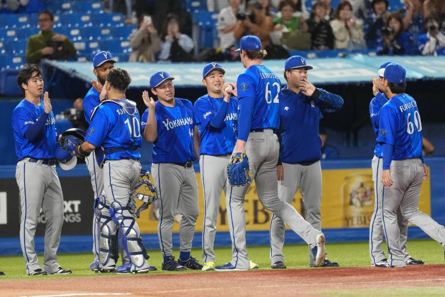 8連勝を飾ったDeNAナイン【写真：井上学】