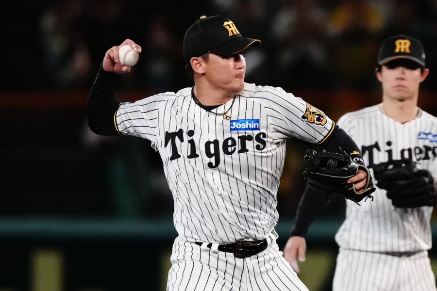 DeNA戦の6回に好守を見せた阪神・元山飛優【写真：黒澤崇】