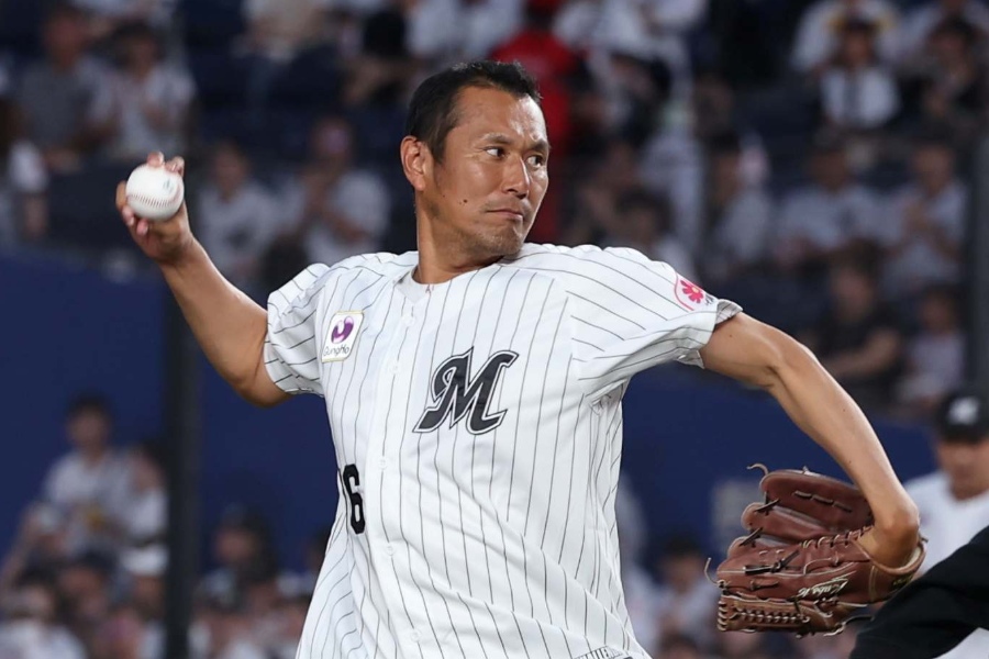 始球式に登場した久保康友【写真:球団提供】
