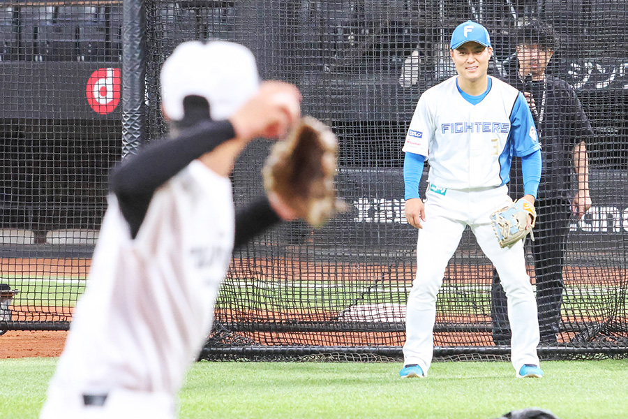 硬式での成功へ「重さに慣れて」と語った田中賢介氏【写真:石川加奈子】