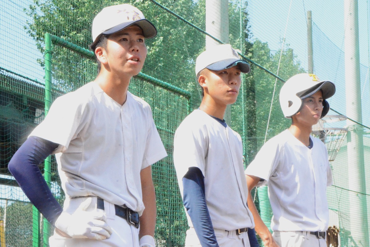 所沢商の遠藤斐湧、中里幸太郎、杉田礼夢（左から）【写真：河野正】