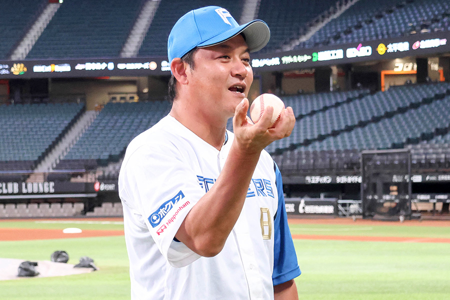 「FIGHTERS LEGENDS野球教室」で講師を務めた金子誠氏【写真：石川加奈子】