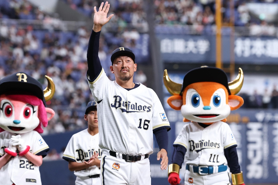 引退セレモニーに登場したオリックス・平野佳寿【写真:栗木一考】