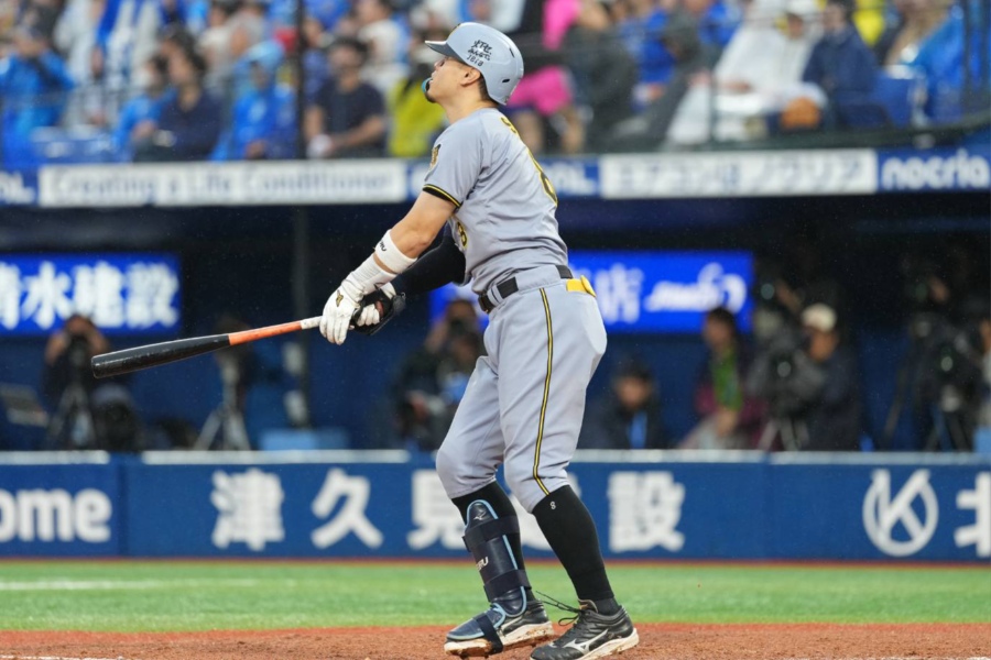 37号を放った阪神・佐藤輝明【写真：井上学】