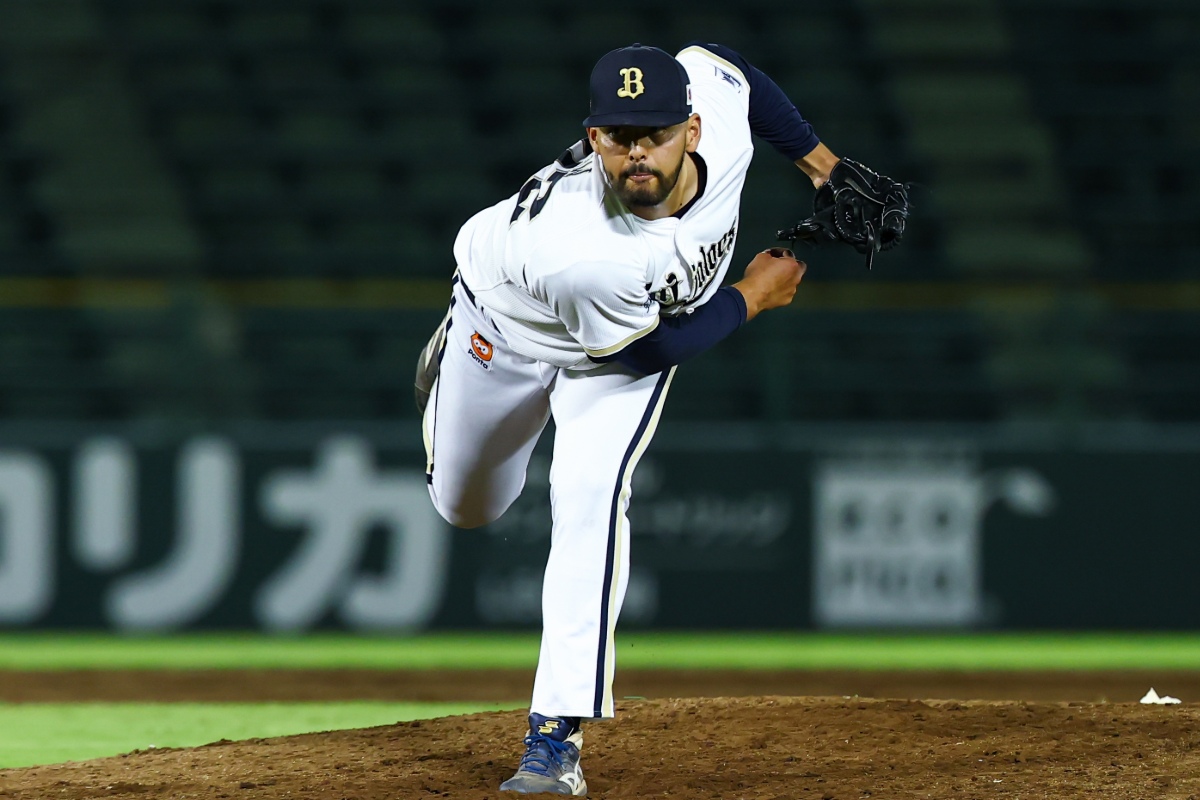 迫力ある投球を見せるマシュー【写真：加治屋友輝】