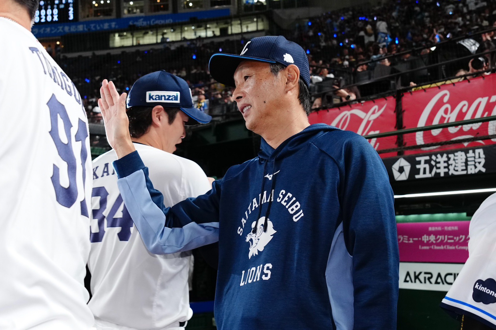 勝った西武の西口文也監督【写真:黒澤崇】