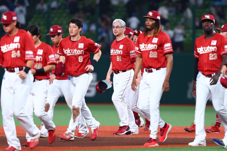 西武に勝利した楽天ナイン【写真：加治屋友輝】