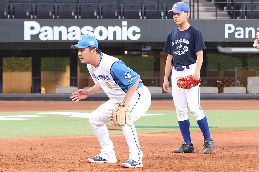 「ノック&スロー」では自ら手本を示した【写真:石川加奈子】