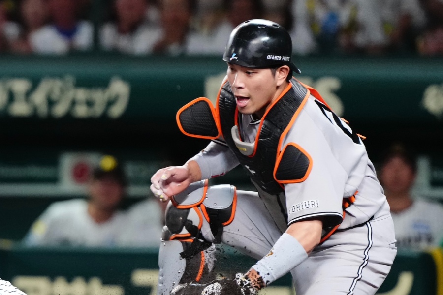 好守を見せた巨人・大城卓三【写真：黒澤崇】