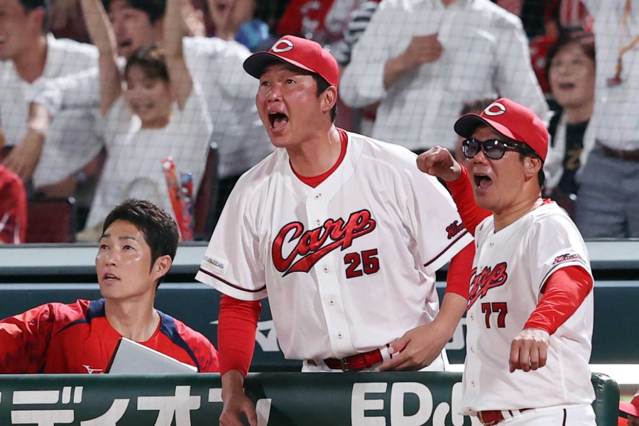 広島・新井貴浩監督【写真：栗木一考】
