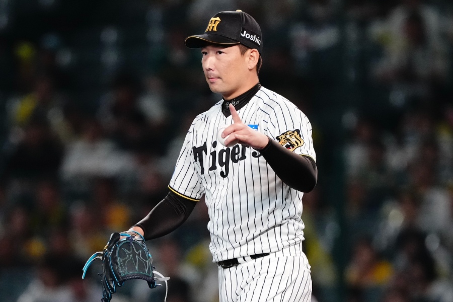 巨人戦に登板した阪神・岩崎優【写真:黒澤崇】