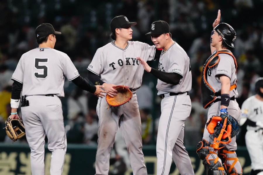 阪神に引き分けた巨人ナイン【写真：黒澤崇】