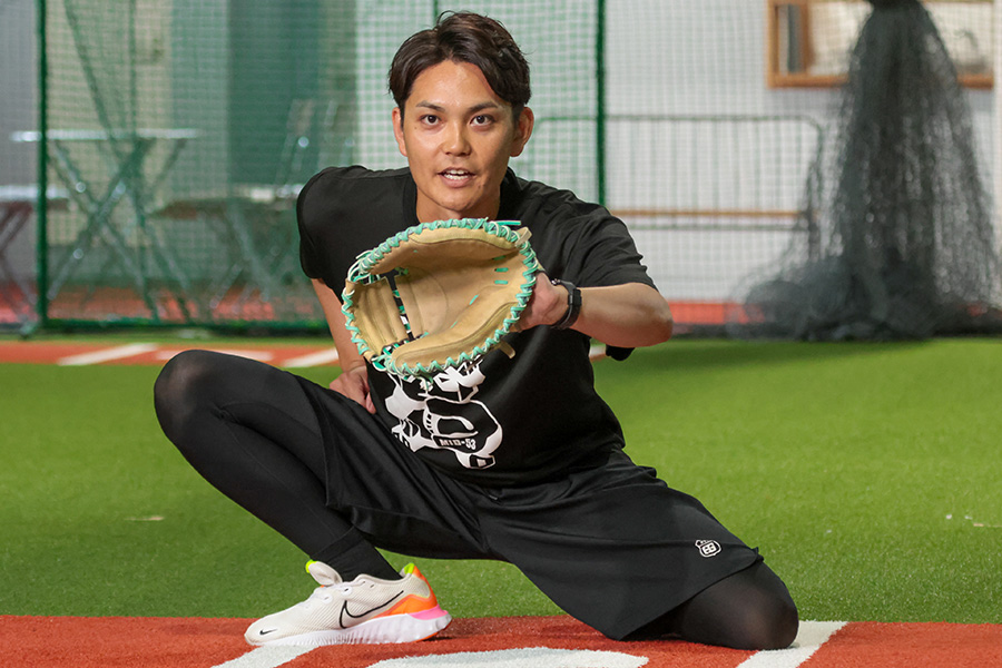 キャッチャーコーチの緑川大陸氏【写真：伊藤賢汰】