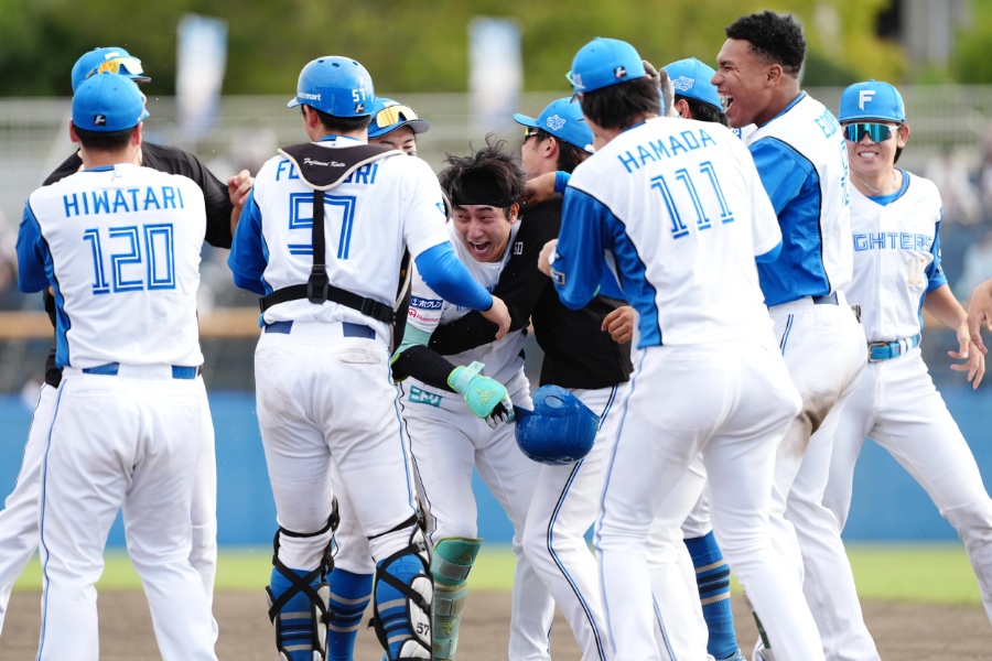ソフトバンク戦でサヨナラ打を放った日本ハム・浅間大基【写真：黒澤崇】