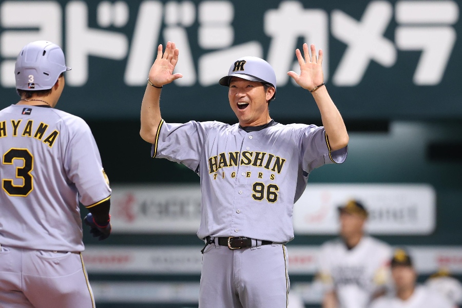 阪神・筒井壮コーチ【写真：栗木一考】