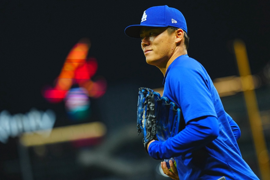 6日、投球練習を行ったドジャース・山本由伸【写真:荒川祐史】