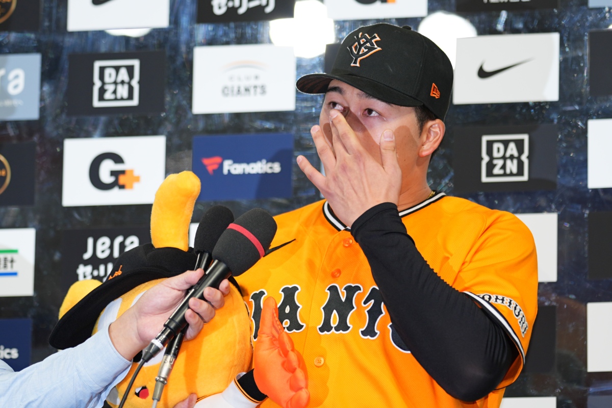 8月22日の広島戦でプロ初勝利を挙げて涙を流した【写真：イワモトアキト】
