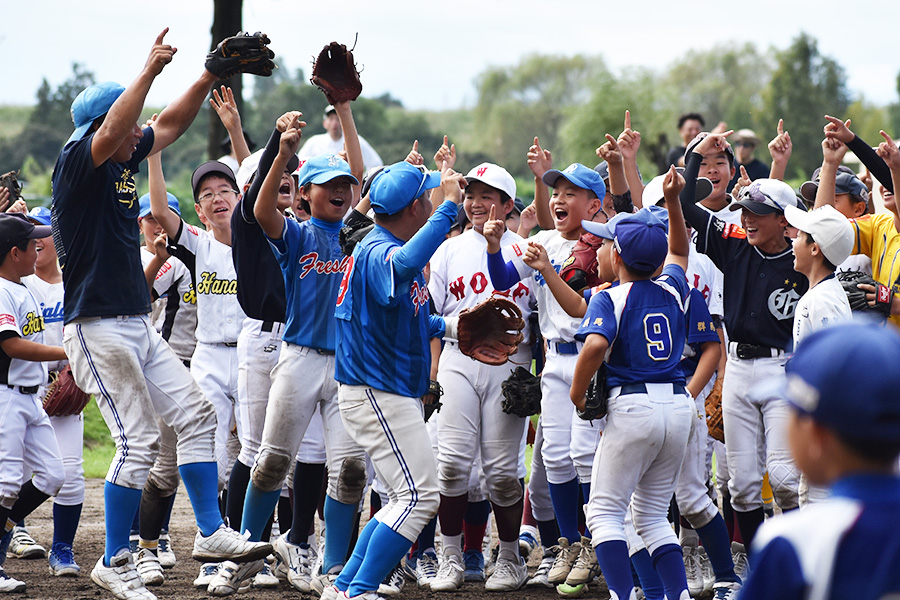 子どもも大人も関係なく“ノック完成”で大歓声が上がる【写真：高橋幸司】