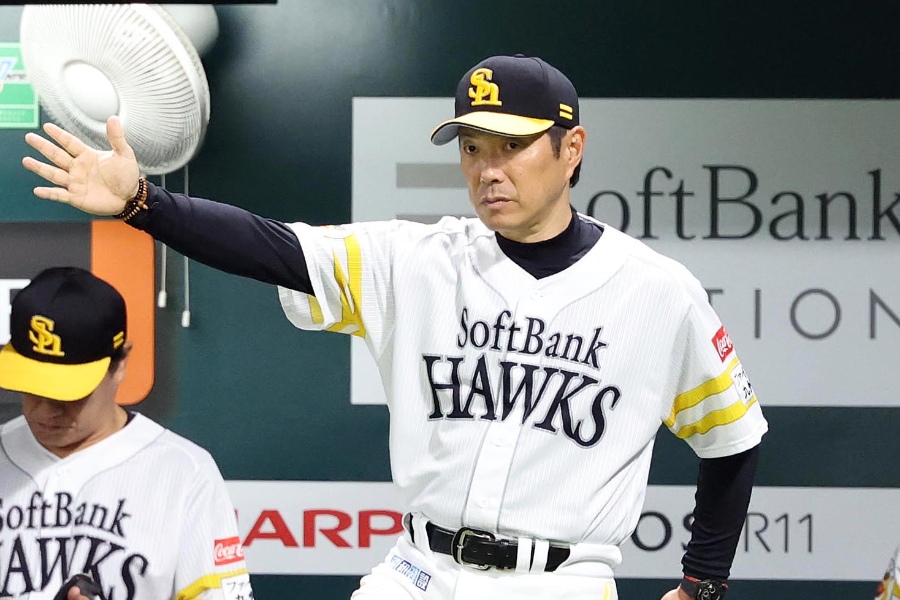 リーグ3連覇を達成したソフトバンク・小久保裕紀監督【写真：栗木一考】