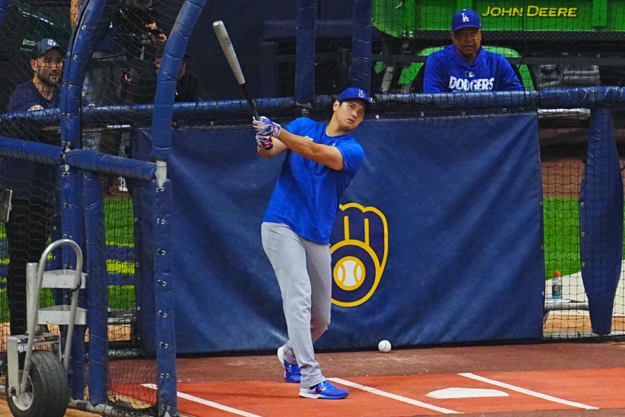 大谷翔平、屋外フリーで推定140m特大弾 スタンド最上段へズトン…リーグ優勝決定Sで復活へ