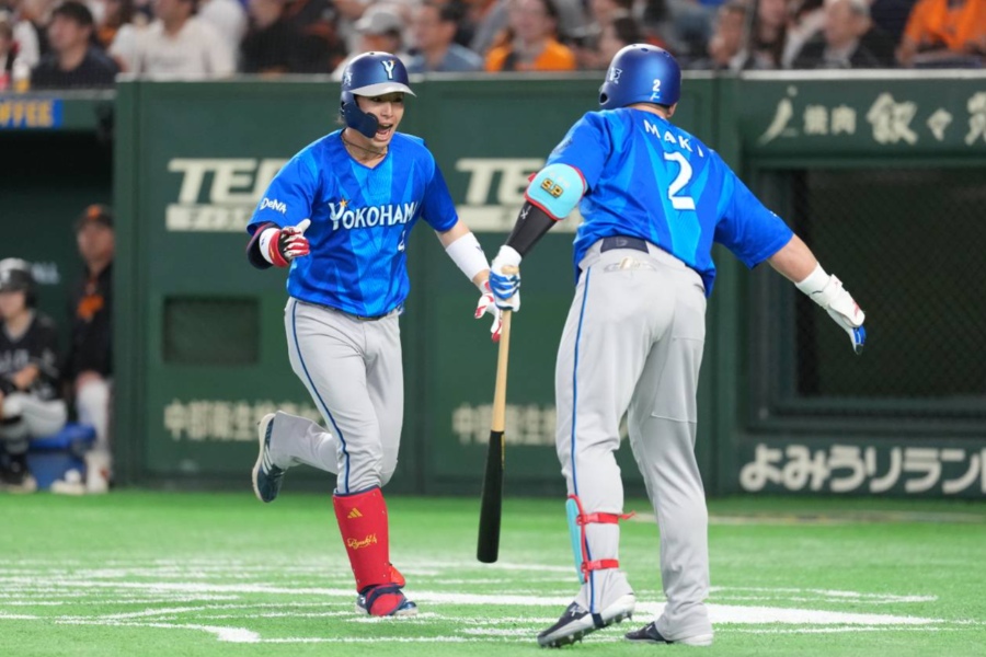 先頭打者本塁打を放ったDeNA・度会隆輝【写真：井上学】